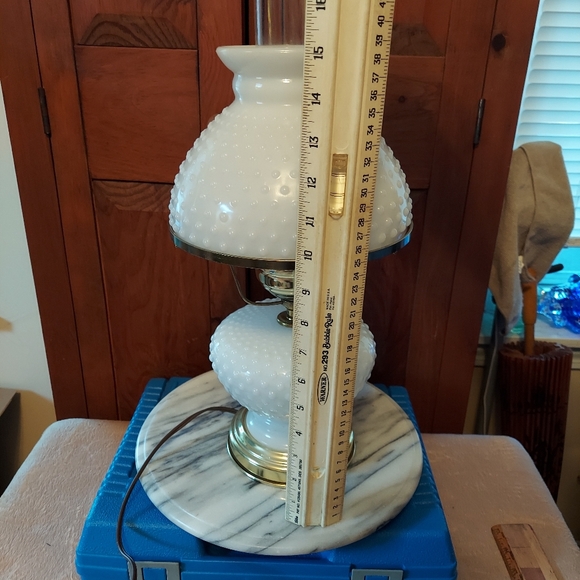 Milk glass vanity lamp - Picture 3 of 12